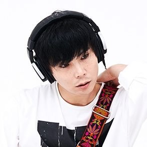 鈴木何某