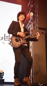 音楽で食ってます　バンドで成功したいです