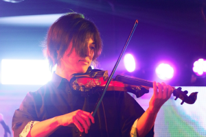 とん Violinist